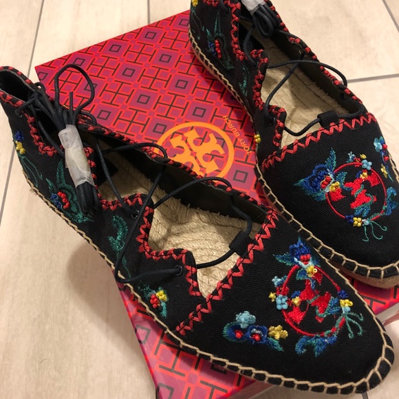 NEW Tory Burch Sonoma Embroidered Ghillie Flats - Picture 6 of 8